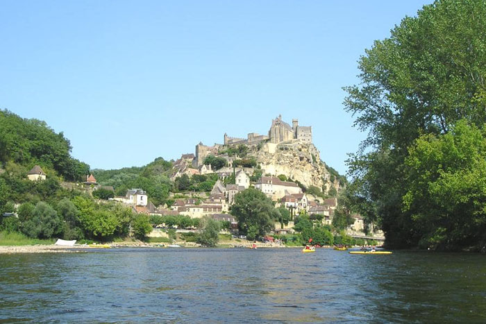 Château de Beynac et Cazenac en Dordogne dans le Périgord Noir